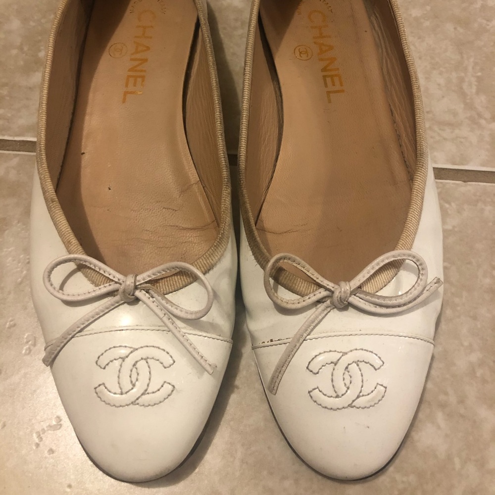 Chanel ballet flats sz 38.5 white patent leather